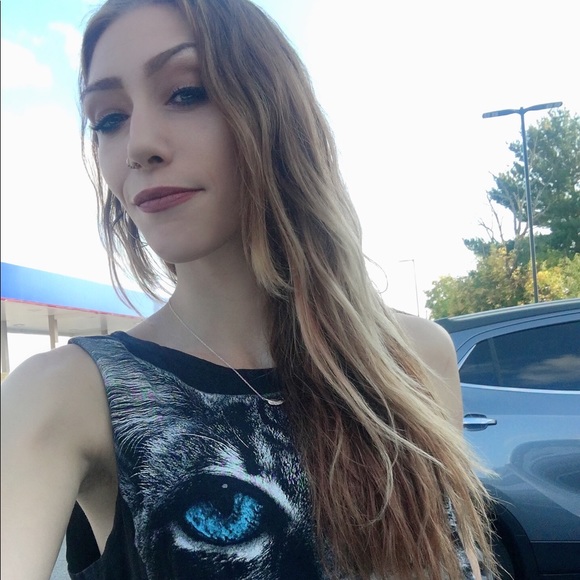 Meet your Posher, Hollie - Picture 6 of 11